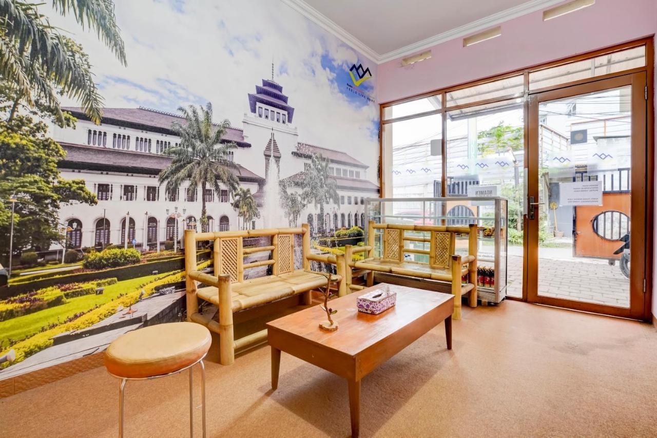Radio Backpacker Guesthouse Syariah Bandung Esterno foto