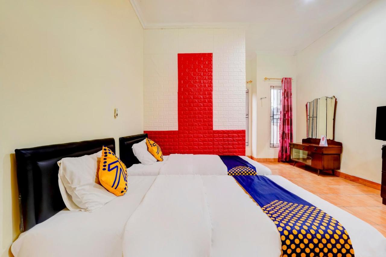 Radio Backpacker Guesthouse Syariah Bandung Esterno foto